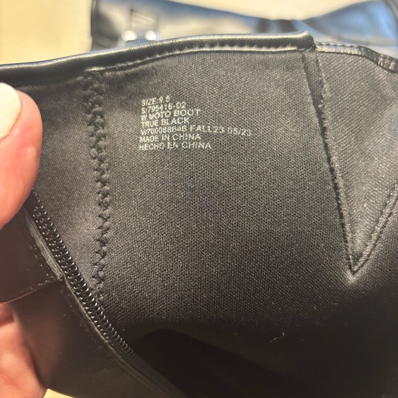 Sleek Black Moto Boots for Women - Picture 6 of 9